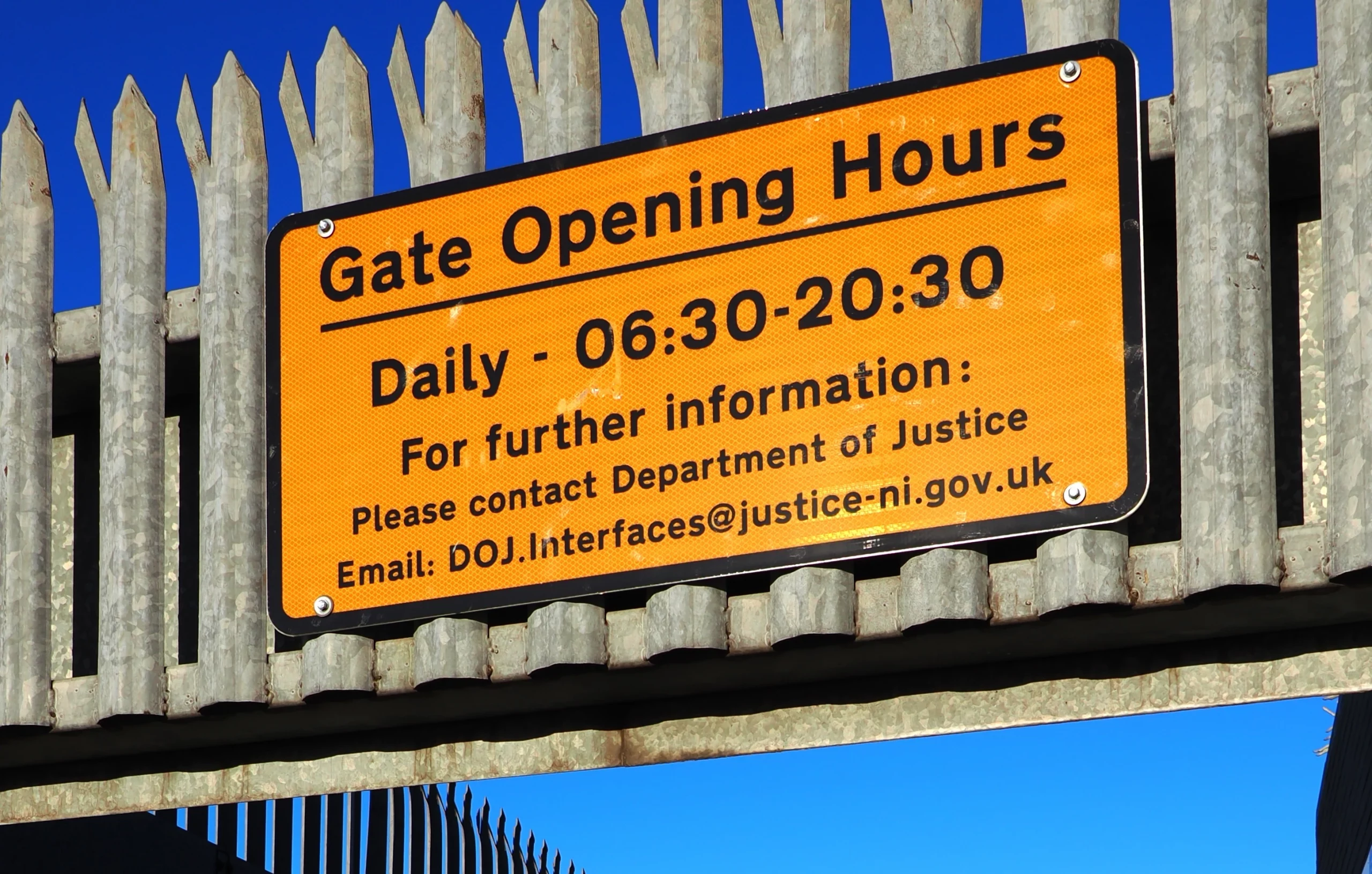 Peaceline Gates Opening and Closing hours in Belfast